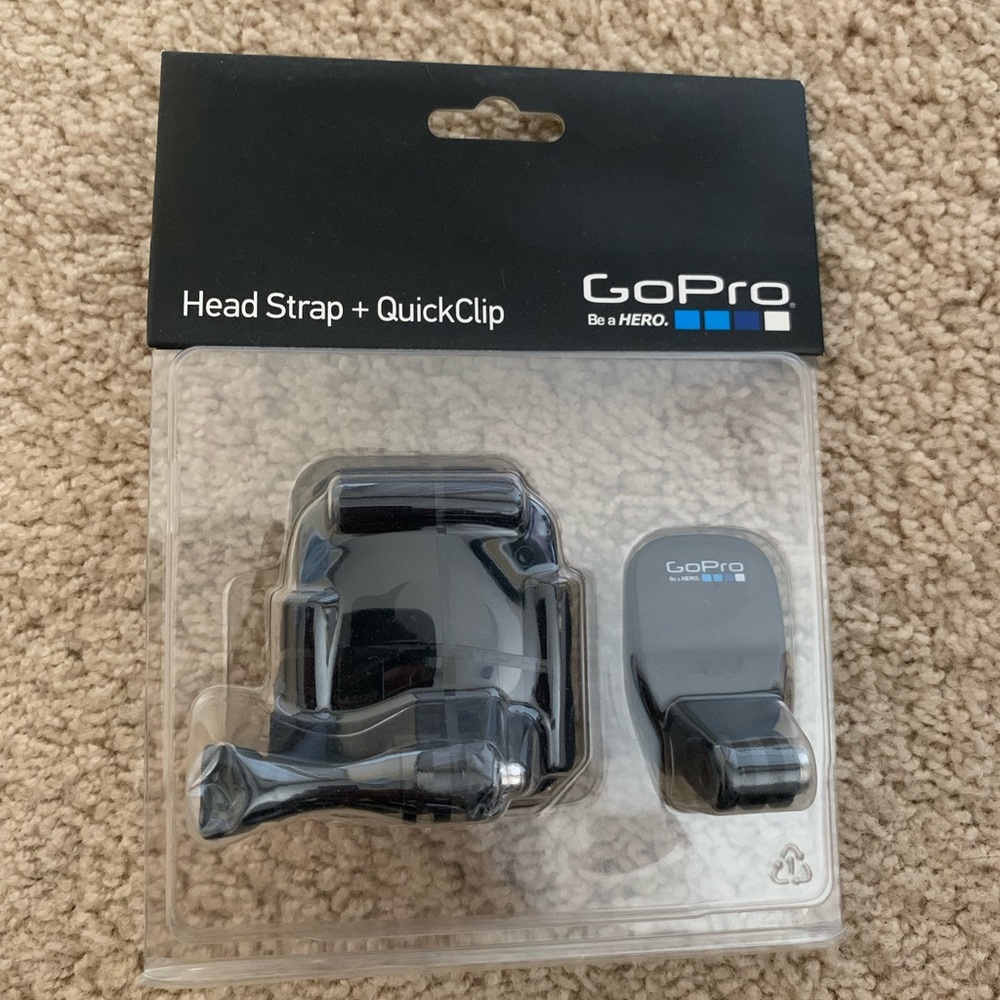 UNOPENED GOPRO head strap and quickclip
